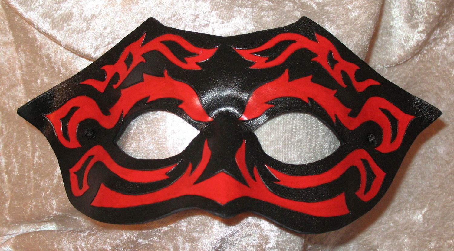 Black & red Cain mask.